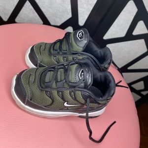 Toddler air max size 6